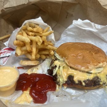 For The Win - Single smash burger - Burgers Near Me - Los Angeles, California