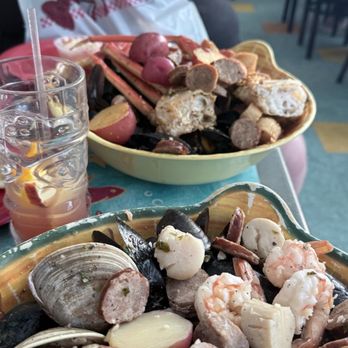 Gilligan's Clam Bar & Grill - Shore Bucket - Seafood Near Me - Pomona, New York