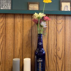 Kristy's Kafe - Pretty flowers at the table