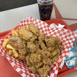 Golden Hooks Seafood & Chicken Po'boy - 5. Gizzards & Wings Plate
