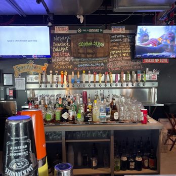 Mike's Hole In The Wall - Back bar - Burgers Near Me - Chattanooga, Tennessee