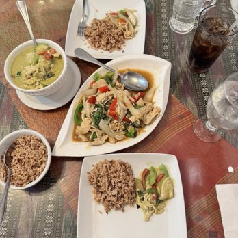 Siam Thai Restaurant - Basil chicken, Green Curry with Chicken, & Brown Rice - Thai Near Me - Morgan Hill, California