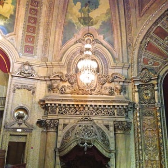 Chicago Theatre - 1932 World's Fair wallpaper-like -- old French countryside to universal Greek mythology. Pipe Organ incorporated into decor. - Performing Arts Near Me - Chicago, Illinois Chicago Theatre - 1932 World's Fair wallpaper-like -- old French countryside to universal Greek mythology. Pipe Organ incorporated into decor. - Performing Arts Near Me - Chicago, Illinois