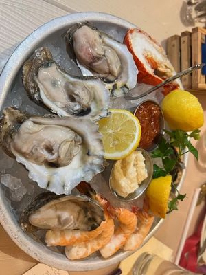 Tides Oyster Bar by null