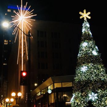 Westlake Center - West lake tree and Macy's star! The last year for Macy's star! - Shopping Centers Near Me - Seattle, Washington