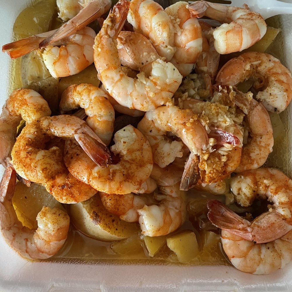 Shrimp with garlic potatoes and sausage Shrimp with garlic potatoes and sausage