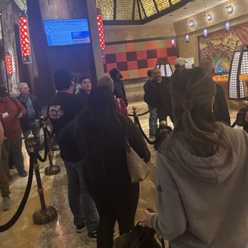 Mohegan Sun - Line of people with no one working!!!!! - Hotels Near Me - Uncasville, Connecticut