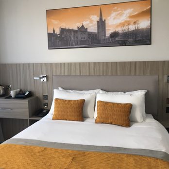 Maldron Hotel Kevin Street - Bed with 1 USB port on one side. Outlet on each side of the bed. Coffee and tea. Hairdryer in the drawer. - Hotels Near Me - Dublin, D Maldron Hotel Kevin Street - Bed with 1 USB port on one side. Outlet on each side of the bed. Coffee and tea. Hairdryer in the drawer. - Hotels Near Me - Dublin, D