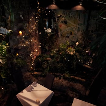Ubiquitous Chip - This table has a water feature next to it #romantic :-) - Bars Near Me - Glasgow, GLG
