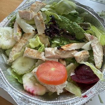El Conuco Restaurante - Grilled chicken salad - Dominican Near Me - Union City, New Jersey