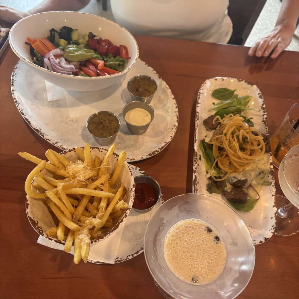 Sirens - Sports Bars Near Me - Seminole, Florida