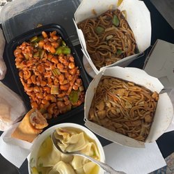 Szechuan Mandarin Chinese Restaurant - Egg Roll Chicken Lo Mein Chicken with Cashew Nuts Vegetable Lo Mein Wonton Soup