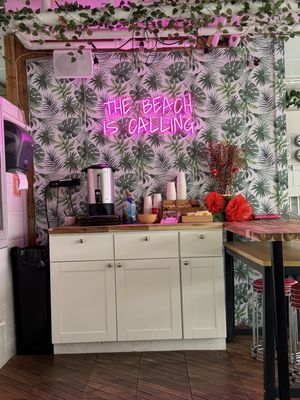 Waikiki Beachside Hostel by null