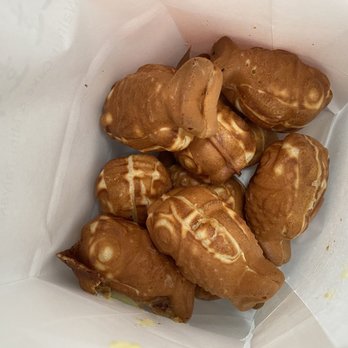 Ho Ho Walnut Cake & Mini Taiyaki - Desserts Near Me - Coquitlam, British Columbia Ho Ho Walnut Cake & Mini Taiyaki - Desserts Near Me - Coquitlam, British Columbia