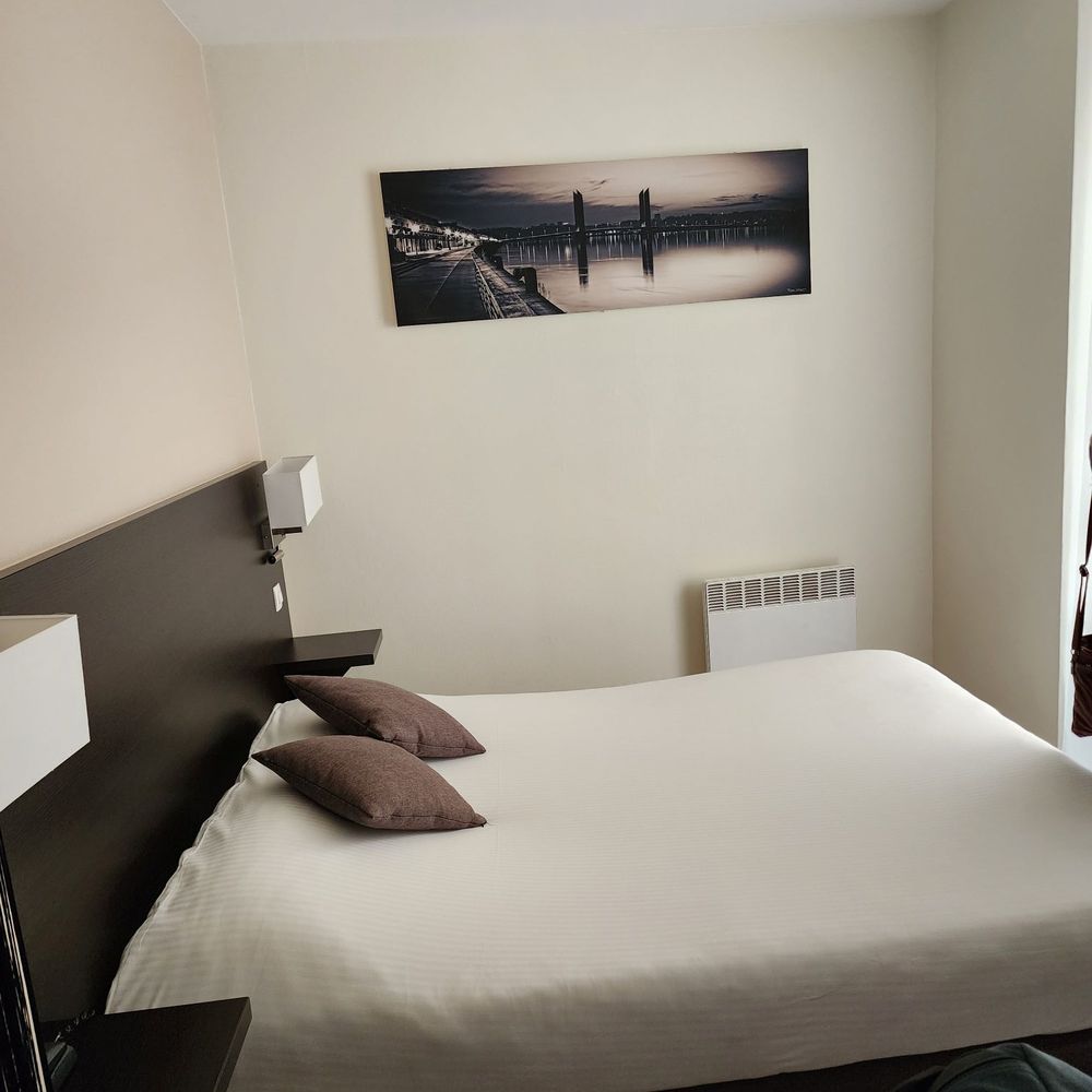Hôtel Notre Dame - Small, but very comfortable room - Hotels Near Me - Bordeaux, 33