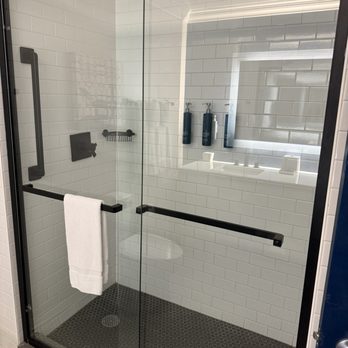 Hotel Blake - Nice shower - Hotels Near Me - Chicago, Illinois Hotel Blake - Nice shower - Hotels Near Me - Chicago, Illinois