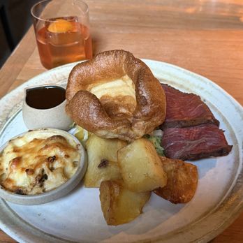 Badger & Co - Sunday roast - Pubs Near Me - Edinburgh, EDH Badger & Co - Sunday roast - Pubs Near Me - Edinburgh, EDH