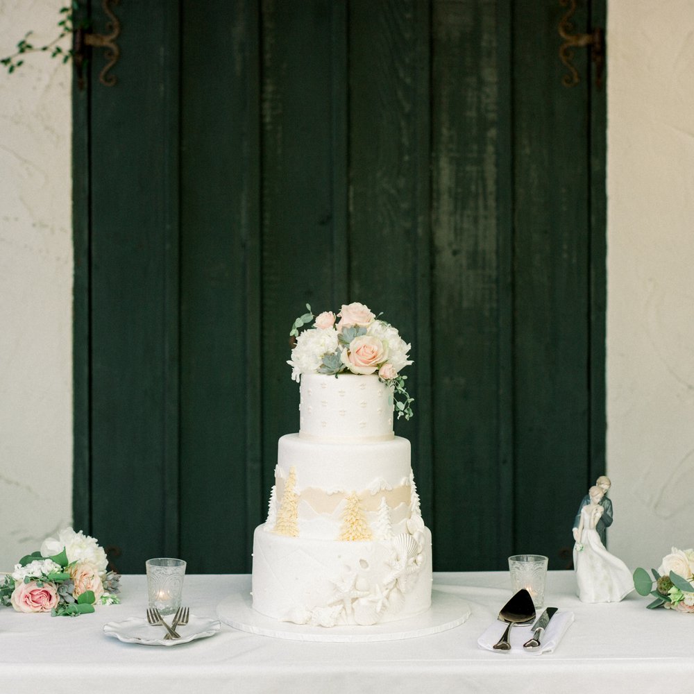 Petite Bouquet - Cake table decor - Florists Near Me Petite Bouquet - Cake table decor - Florists Near Me