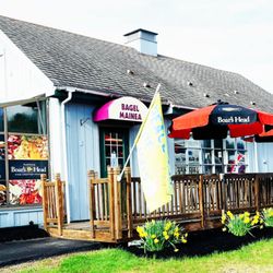 Bagel Mainea - Serving hand crafted Boars Head sandwiches, and made fresh daily New York style bagels and cream cheese.