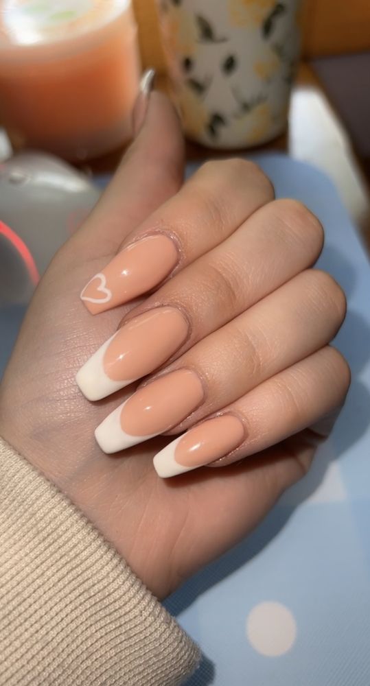 Elegant Nails Logo