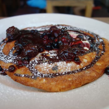The Table - Valrhona Chocolate Pancake with vanilla yogurt and seasonal berries - British Near Me - London, XGL