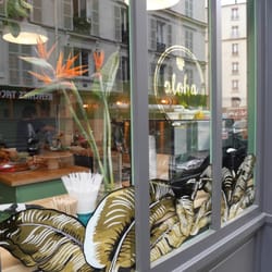 Aloha Café - Façade Aloha. Vitrine peinte à la feuille d'or.
