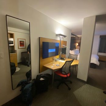The Jewel Hotel, New York - Doubles as desk/table - Hotels Near Me - New York, New York The Jewel Hotel, New York - Doubles as desk/table - Hotels Near Me - New York, New York