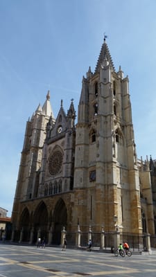 León Cathedral by null