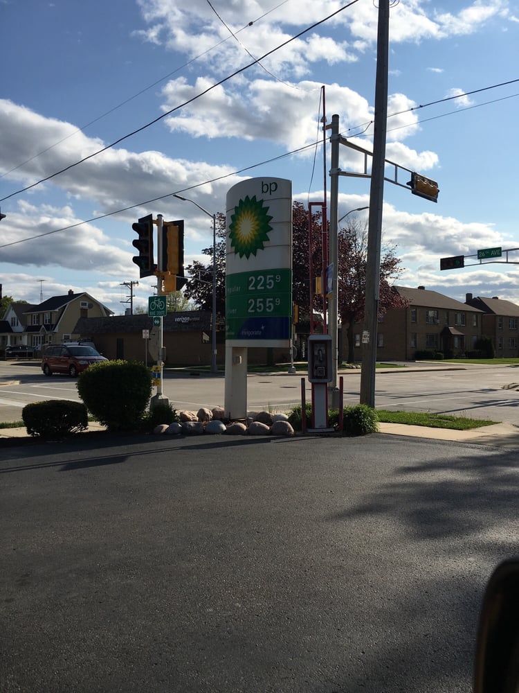 TOMS BP Updated September 2024 2528 75th St, Kenosha, Wisconsin