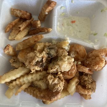 Waterfront Seafood Shack - Oyster and shrimp platter with (old) fries - Seafood Near Me - Calabash, North Carolina Waterfront Seafood Shack - Oyster and shrimp platter with (old) fries - Seafood Near Me - Calabash, North Carolina