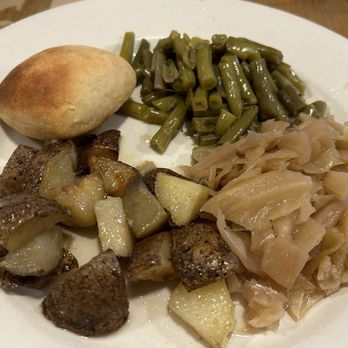 Generations - Green beans, steamed cabbage, roasted garlic potatoes and roll - American Near Me - Jonesville, North Carolina