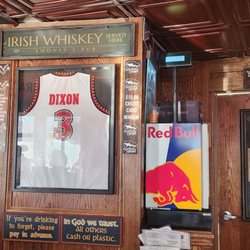 Looney's Pub