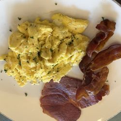 Da Ville - Coach Lunsford's Full Court Press with Bacon, Country Ham, and scrambled eggs