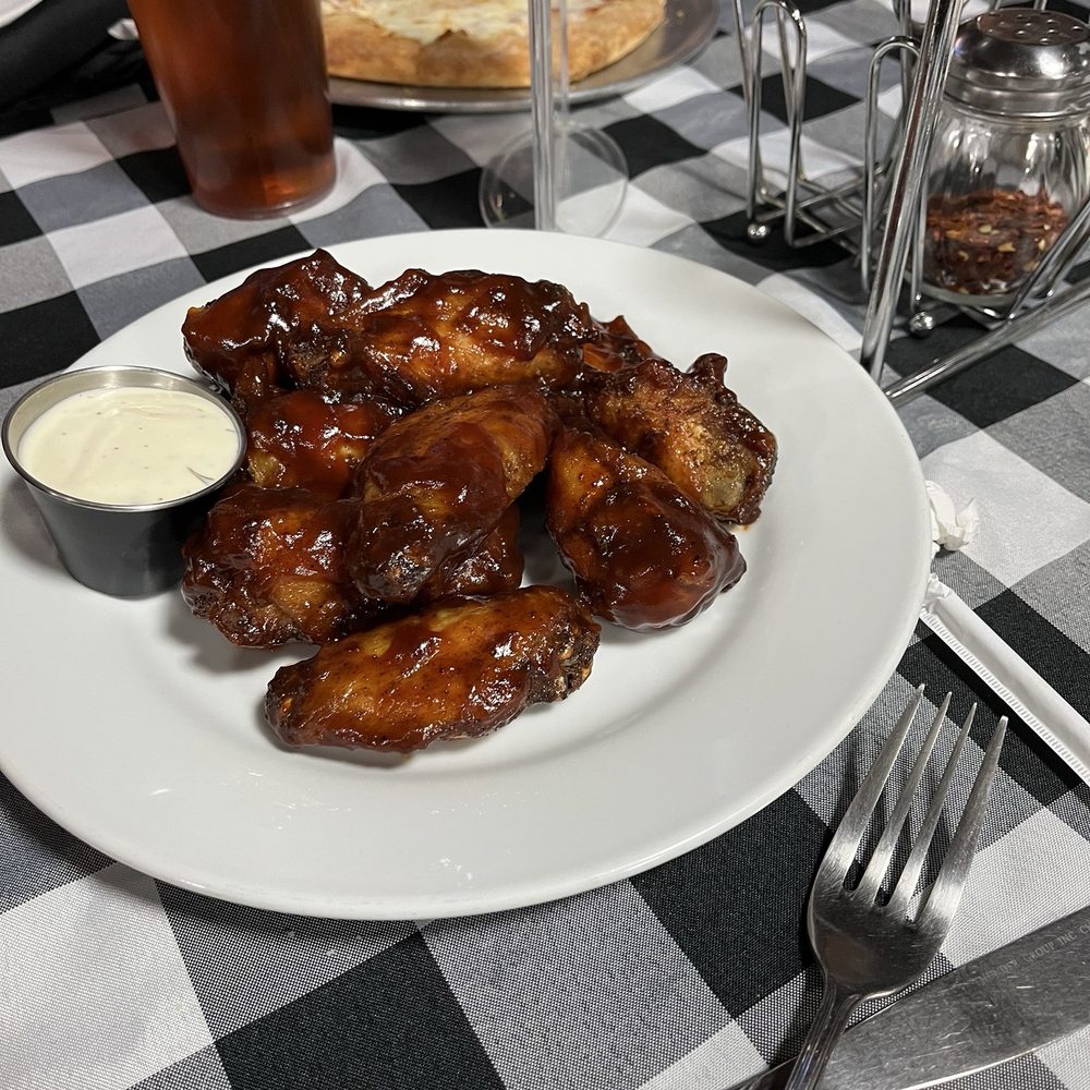 Luigis Pizza - BBQ wings - Italian Near Me - Gatlinburg, Tennessee Luigis Pizza - BBQ wings - Italian Near Me - Gatlinburg, Tennessee