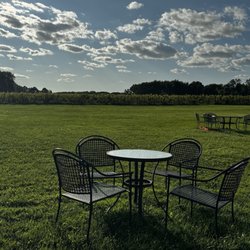 Chateau Niagara Winery - Outside seating