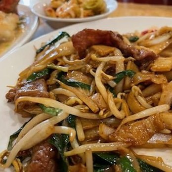 Lobster King - Beef chow fun - Seafood Near Me - Honolulu, Hawaii Lobster King - Beef chow fun - Seafood Near Me - Honolulu, Hawaii