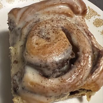 Liliha Bakery - Cinnamon roll - Breakfast & Brunch Near Me - Honolulu, Hawaii
