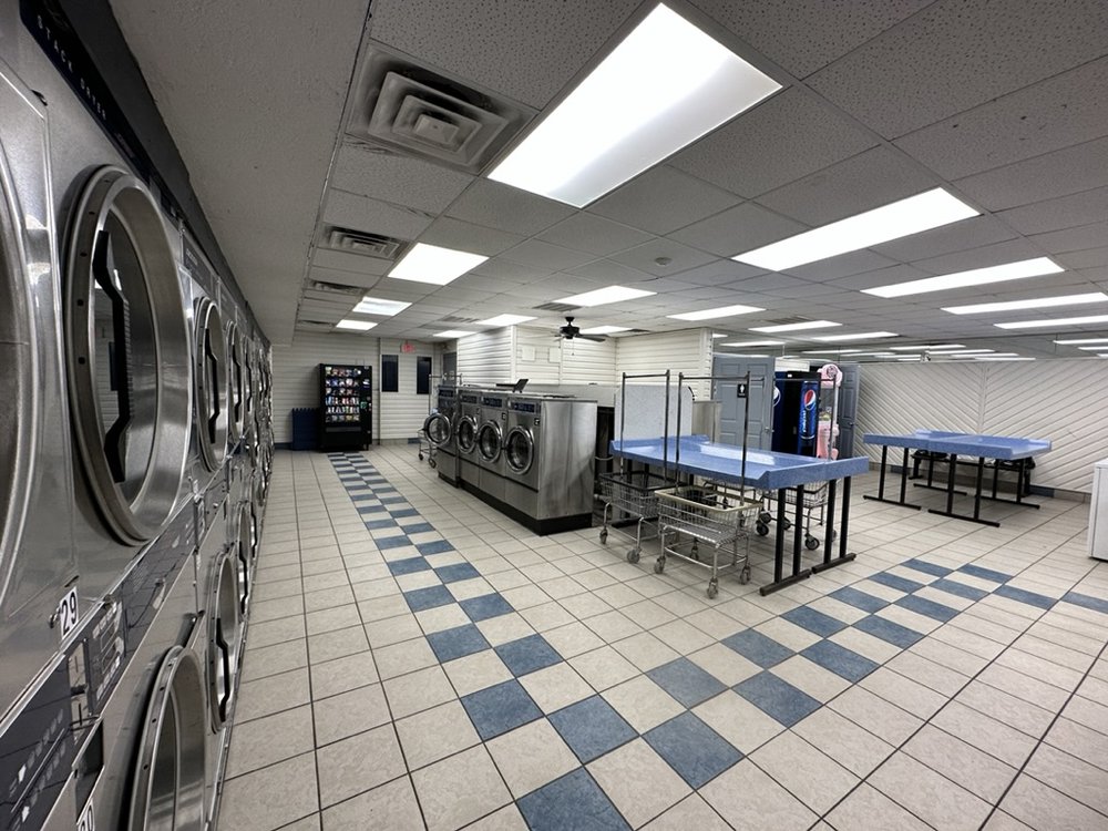 SPEEDWASH LAUNDROMAT 3 Updated August 2024 1337 W Innes St