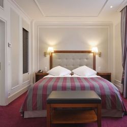 Hotel Schweizerhof Zurich - The Dufour Junior Suite - bed