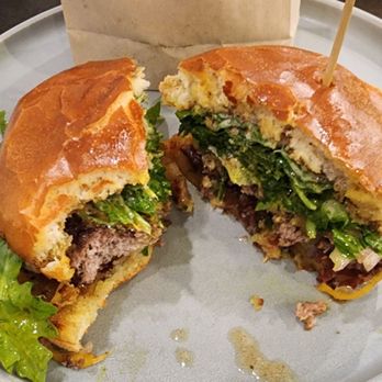 Harrington House - HH Burger and Fries - Beer, Wine & Spirits Near Me - Bakersfield, California