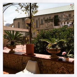 B&B Medea - Die Terrasse mit Blick auf eine Sehenswürdigkeit im Hintergrund