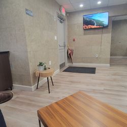 Saxon Surgical Center - Waiting room