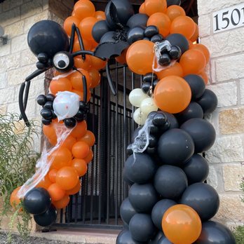 MMM Decor And Events - Halloween photo area outdoor for a local community - Balloon Services Near Me MMM Decor And Events - Halloween photo area outdoor for a local community - Balloon Services Near Me