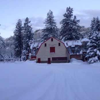 Pine River Ranch - Snowshoeing at sunrise at Pine River Ranch. - Bed & Breakfast Near Me - Leavenworth, Washington