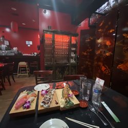 Fresh Sushi Chicago - Dining room