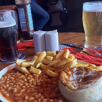 Kay's Bar - Steak pie with beans. - Pubs Near Me - Edinburgh, EDH