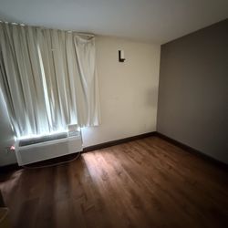 Red Roof Inn - These rooms do not look like the pictures that's online. Where is my chair?