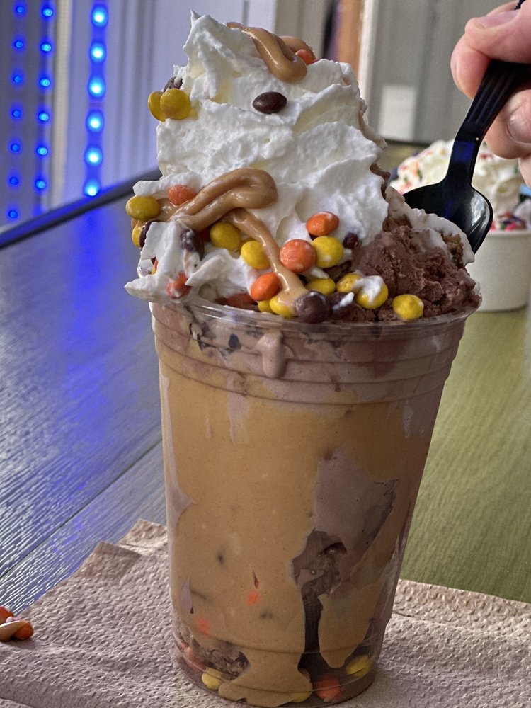 ALLY’S ICE CREAM & GRILL CAFE 141 Overlook Rd, Poughkeepsie, New York