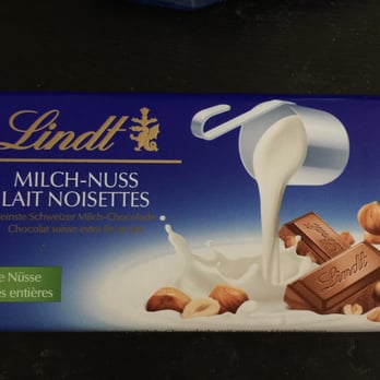 Lindt - Classic Lindt Milk Chocolate Bar - Chocolatiers & Shops Near Me - Jungfraujoch, VS