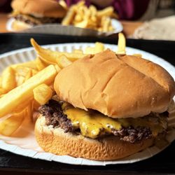 Uncle Eee - Cheeseburger + Fries